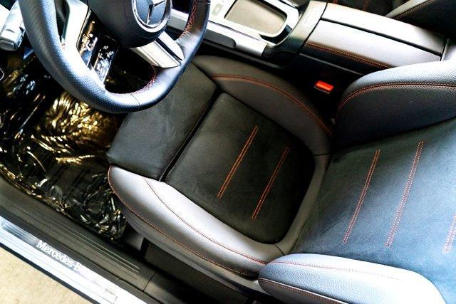 Photo of 2025 Silver Metallic Mercedes-Benz GLB 250