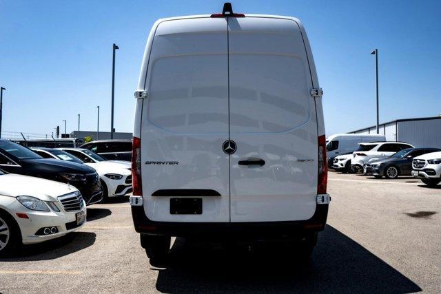 Photo of 2025 Arctic White Mercedes-Benz Sprinter 2500