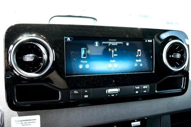 Photo of 2025 Arctic White Mercedes-Benz Sprinter 2500