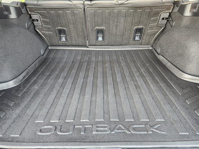 Photo of 2017 Crystal White Pearl Subaru Outback