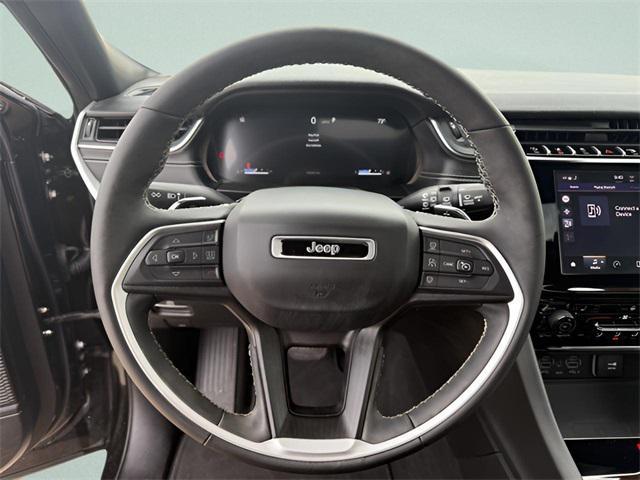 Photo of 2024 Diamond Black Crystal Pearlcoat Jeep Grand Cherokee L