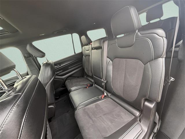 Photo of 2024 Diamond Black Crystal Pearlcoat Jeep Grand Cherokee L