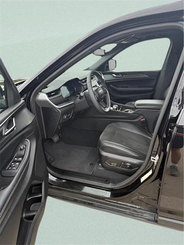 Photo of 2024 Diamond Black Crystal Pearlcoat Jeep Grand Cherokee L