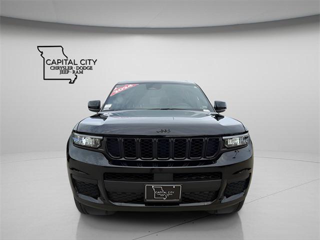 Photo of 2024 Diamond Black Crystal Pearlcoat Jeep Grand Cherokee L