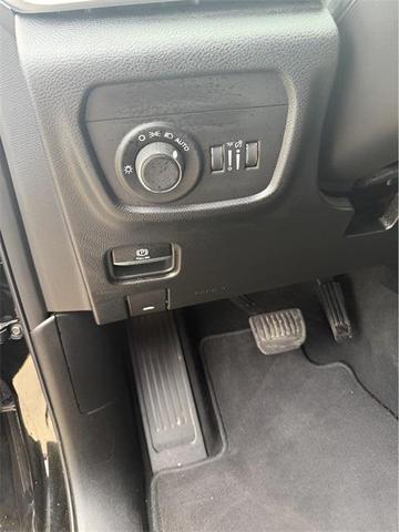 Photo of 2024 Diamond Black Crystal Pearlcoat Jeep Grand Cherokee L