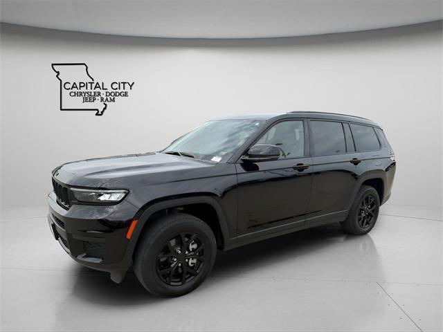 Photo of 2024 Diamond Black Crystal Pearlcoat Jeep Grand Cherokee L
