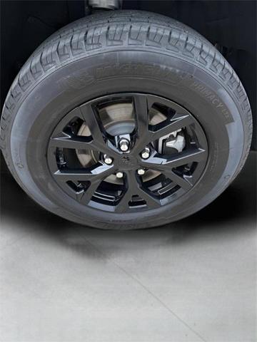 Photo of 2024 Diamond Black Crystal Pearlcoat Jeep Grand Cherokee L