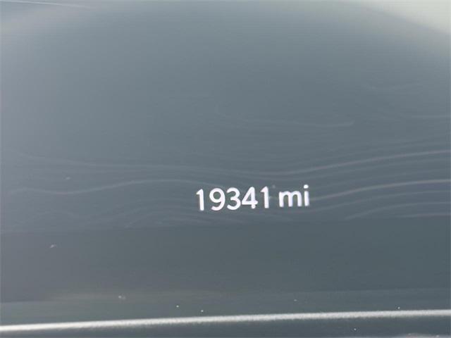 Photo of 2024 Diamond Black Crystal Pearlcoat Jeep Grand Cherokee L