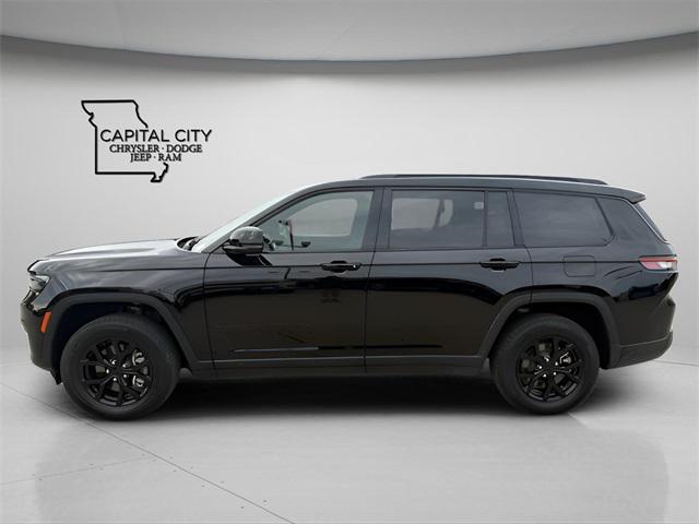 Photo of 2024 Diamond Black Crystal Pearlcoat Jeep Grand Cherokee L