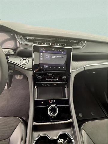 Photo of 2024 Diamond Black Crystal Pearlcoat Jeep Grand Cherokee L
