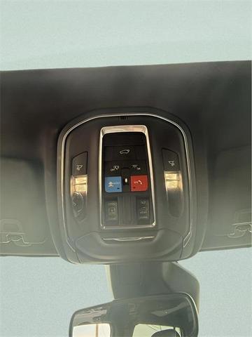 Photo of 2024 Diamond Black Crystal Pearlcoat Jeep Grand Cherokee L