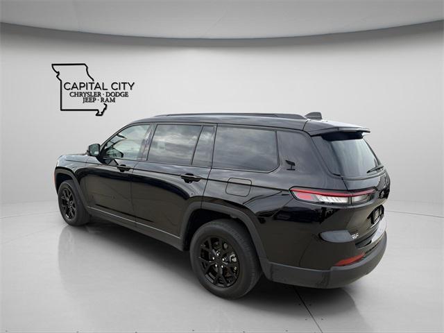 Photo of 2024 Diamond Black Crystal Pearlcoat Jeep Grand Cherokee L