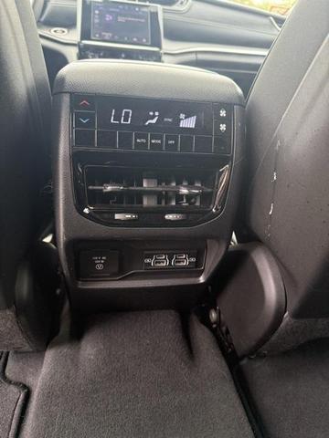 Photo of 2024 Diamond Black Crystal Pearlcoat Jeep Grand Cherokee L