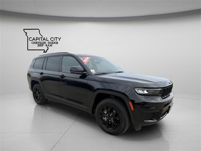Photo of 2024 Diamond Black Crystal Pearlcoat Jeep Grand Cherokee L