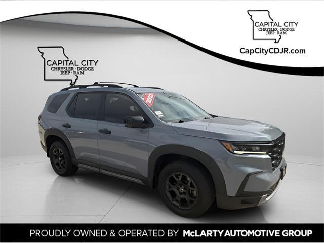 Photo of 2023 Sonic Gray Pearl Honda Pilot