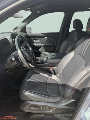 Photo of 2023 Sonic Gray Pearl Honda Pilot