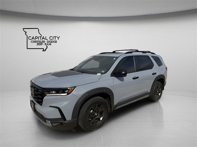 Photo of 2023 Sonic Gray Pearl Honda Pilot