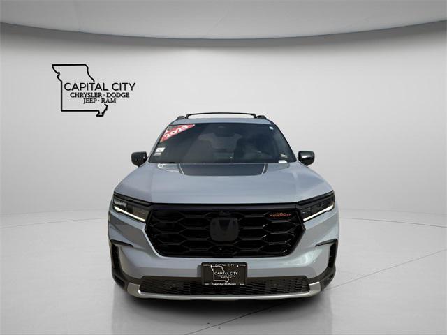 Photo of 2023 Sonic Gray Pearl Honda Pilot
