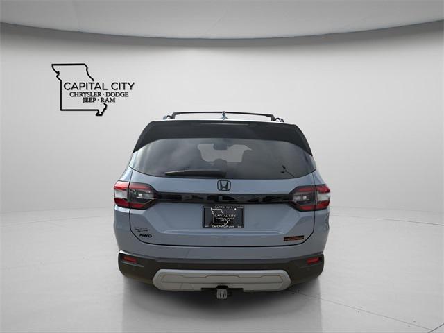 Photo of 2023 Sonic Gray Pearl Honda Pilot