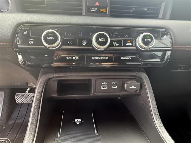 Photo of 2023 Sonic Gray Pearl Honda Pilot