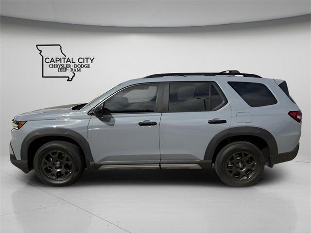 Photo of 2023 Sonic Gray Pearl Honda Pilot