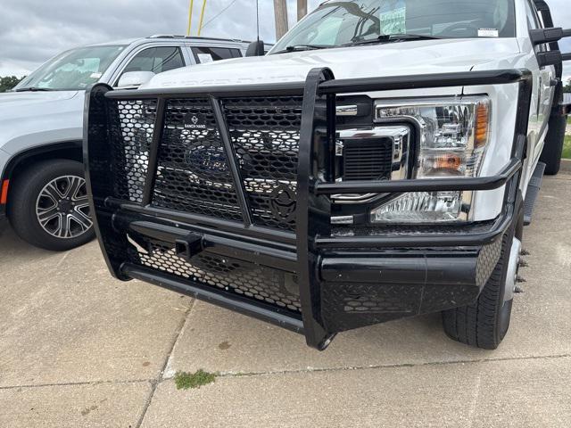 Photo of 2022 Oxford White Ford F-350