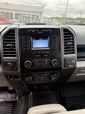 Photo of 2022 Oxford White Ford F-350