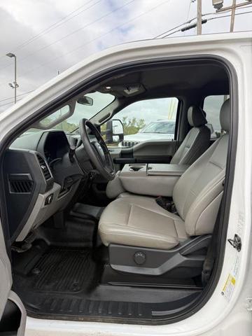 Photo of 2022 Oxford White Ford F-350