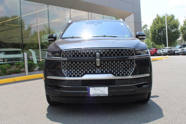 Photo of 2025 Starlight Gray Premium Colorant Lincoln Navigator