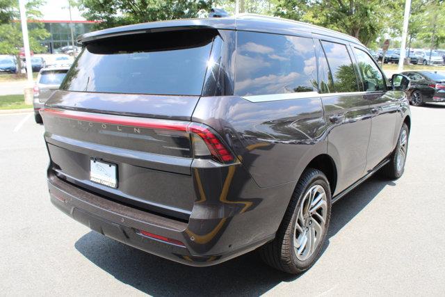 Photo of 2025 Starlight Gray Premium Colorant Lincoln Navigator