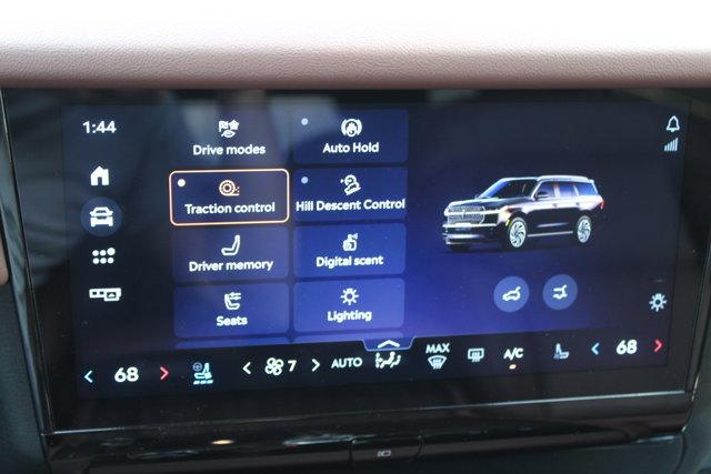 Photo of 2025 Starlight Gray Premium Colorant Lincoln Navigator