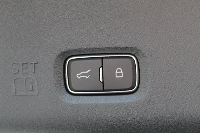 Photo of 2025 Starlight Gray Premium Colorant Lincoln Navigator