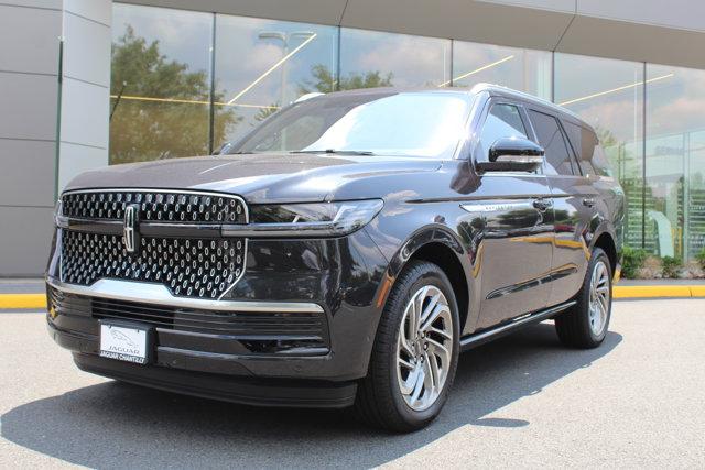 Photo of 2025 Starlight Gray Premium Colorant Lincoln Navigator