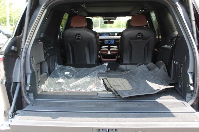 Photo of 2025 Starlight Gray Premium Colorant Lincoln Navigator