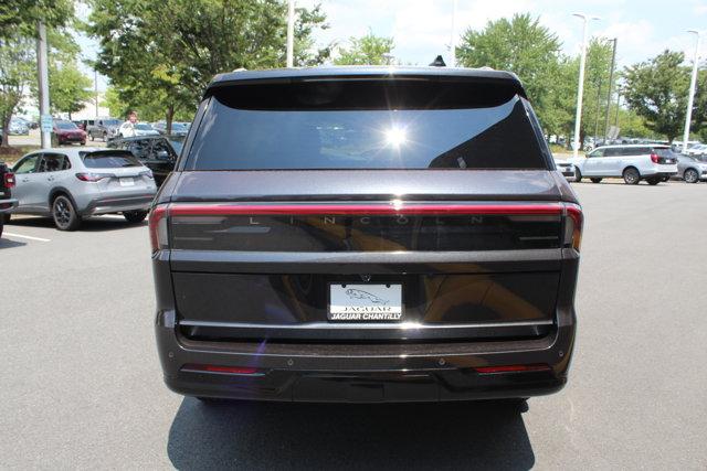 Photo of 2025 Starlight Gray Premium Colorant Lincoln Navigator