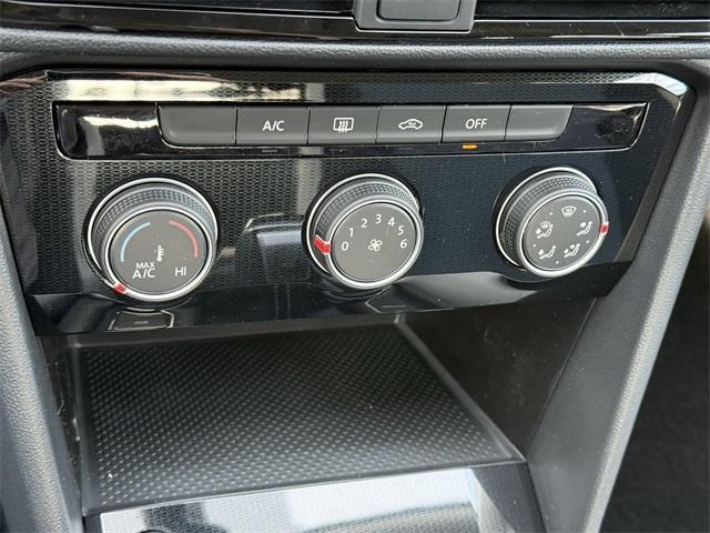 Photo of 2025 Pure White Volkswagen Taos