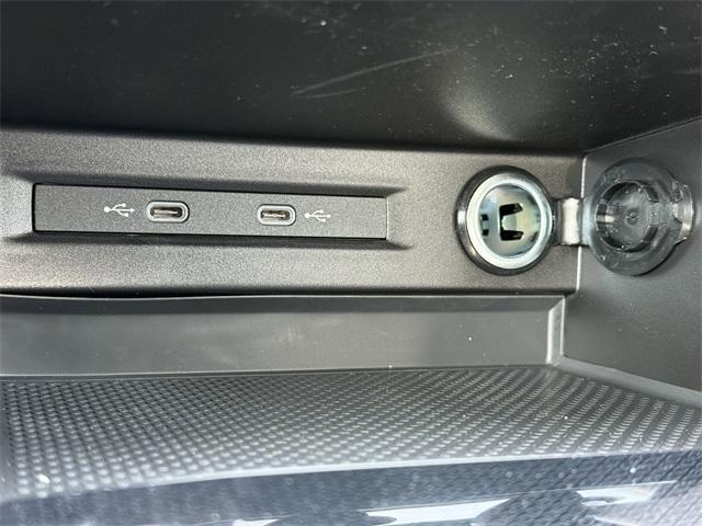 Photo of 2025 Pure White Volkswagen Taos