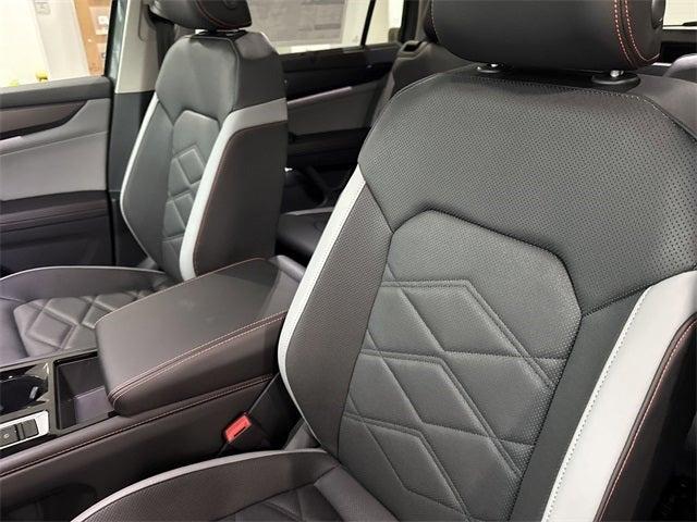 Photo of 2025 Pure Gray Volkswagen Atlas