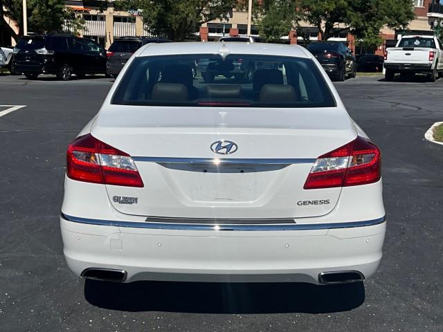 Photo of 2013 WHITE Hyundai Genesis
