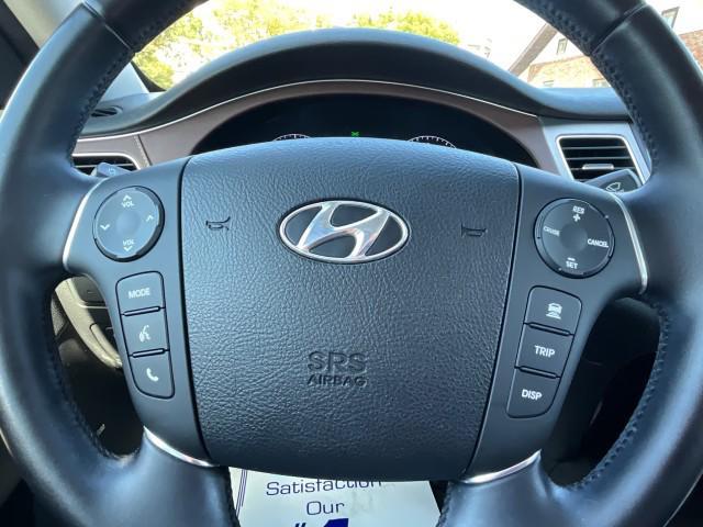 Photo of 2013 WHITE Hyundai Genesis