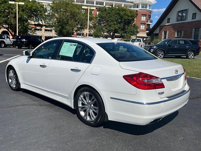 Photo of 2013 WHITE Hyundai Genesis
