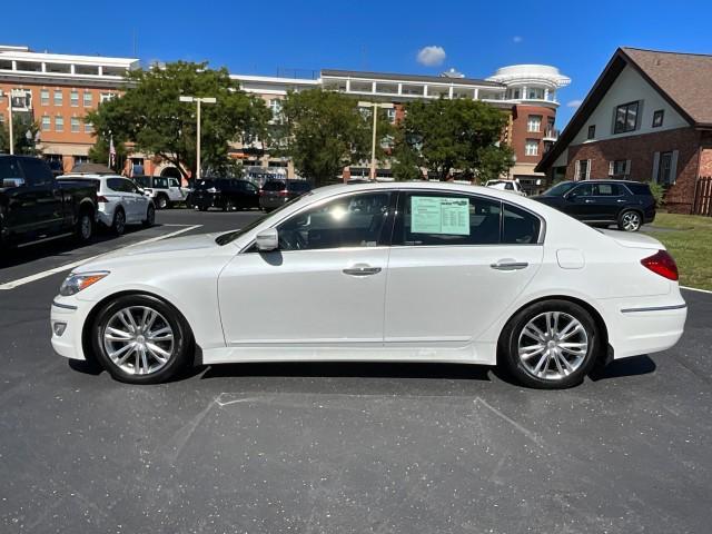 Photo of 2013 WHITE Hyundai Genesis
