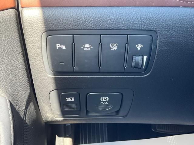Photo of 2013 WHITE Hyundai Genesis