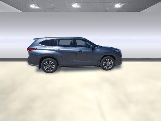 Photo of 2020 Magnetic Gray Metallic Toyota Highlander