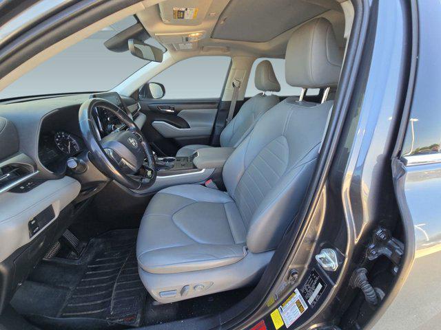 Photo of 2020 Magnetic Gray Metallic Toyota Highlander