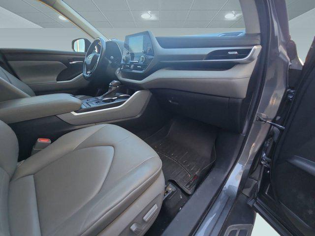 Photo of 2020 Magnetic Gray Metallic Toyota Highlander