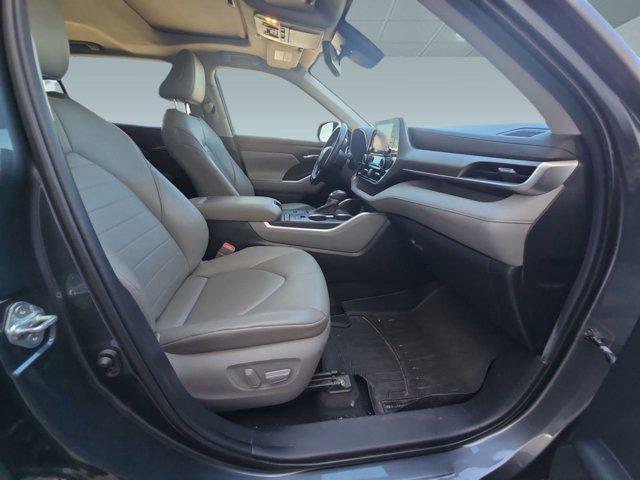 Photo of 2020 Magnetic Gray Metallic Toyota Highlander