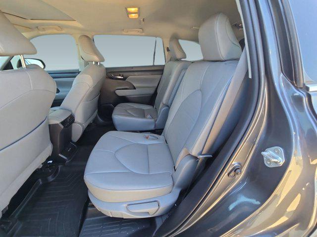 Photo of 2020 Magnetic Gray Metallic Toyota Highlander