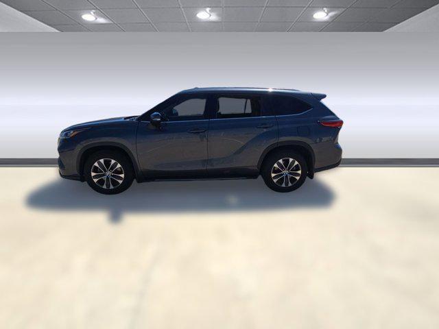 Photo of 2020 Magnetic Gray Metallic Toyota Highlander