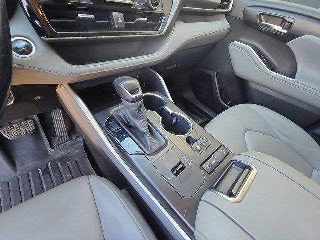 Photo of 2020 Magnetic Gray Metallic Toyota Highlander
